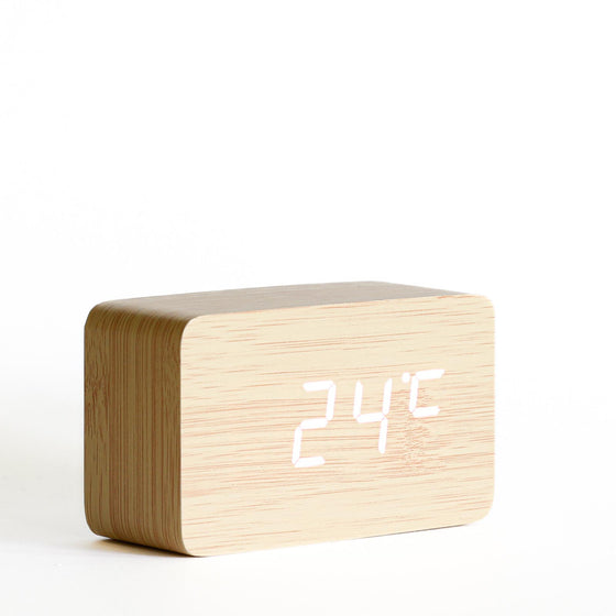 Digital clock in wood look